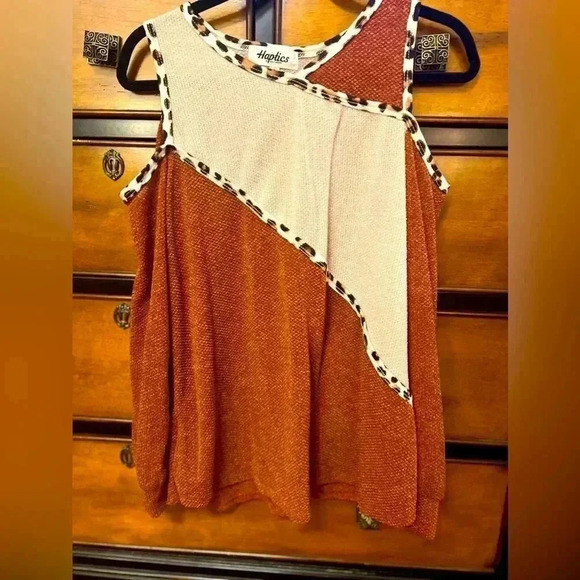 WOMENS HAPTICS COLD SHOULDER BEAUTIFUL TOP NWOT SZ LARGE - Picture 1 of 13